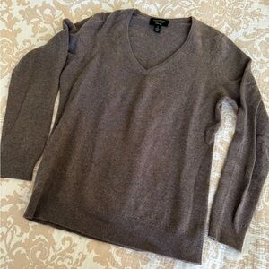 V-neck brown cashmere sweater